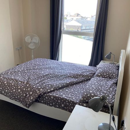לונדון Lovely 2Br Apartment W/ City View מראה חיצוני תמונה