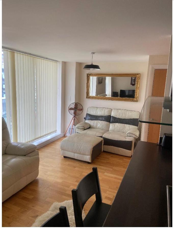 לונדון Lovely 2Br Apartment W/ City View מראה חיצוני תמונה