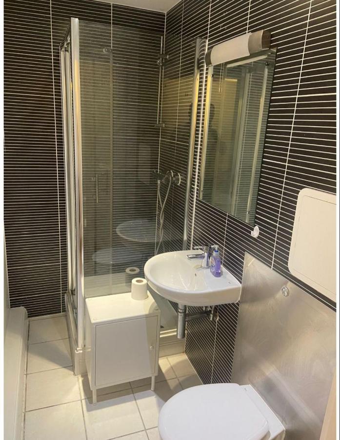 לונדון Lovely 2Br Apartment W/ City View מראה חיצוני תמונה