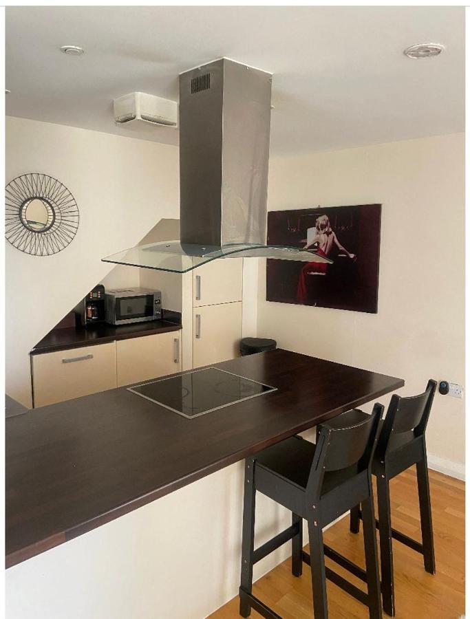 לונדון Lovely 2Br Apartment W/ City View מראה חיצוני תמונה