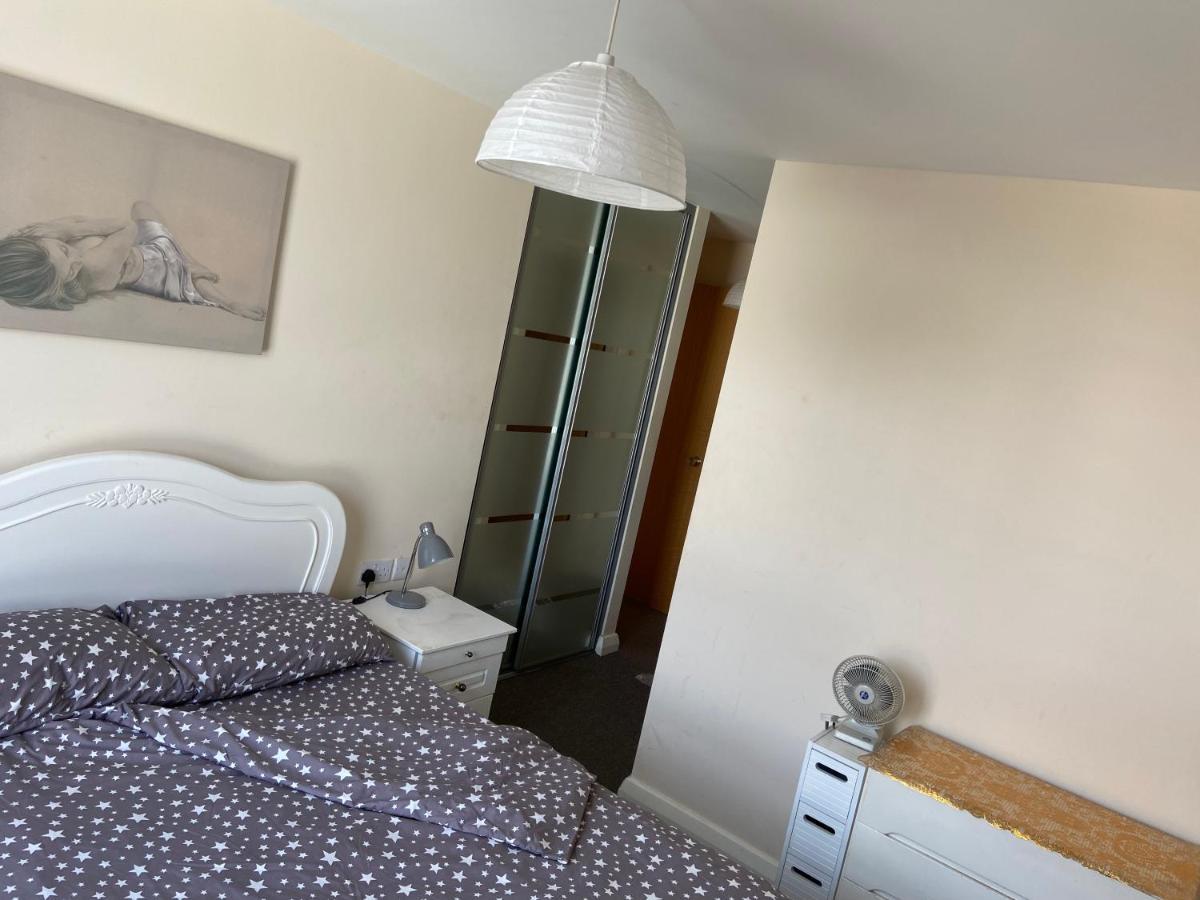 לונדון Lovely 2Br Apartment W/ City View מראה חיצוני תמונה